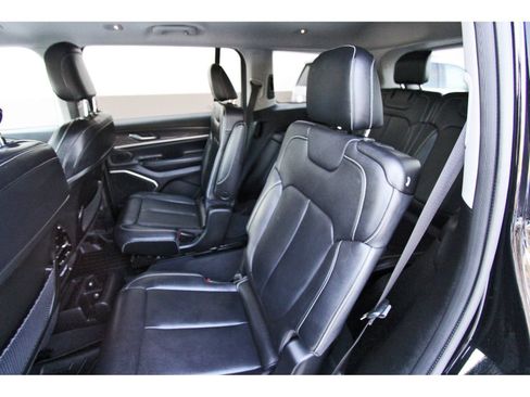 Used 2023 Jeep Grand Cherokee L Limited w/ Black Appearance Package AWD/4WD image 13