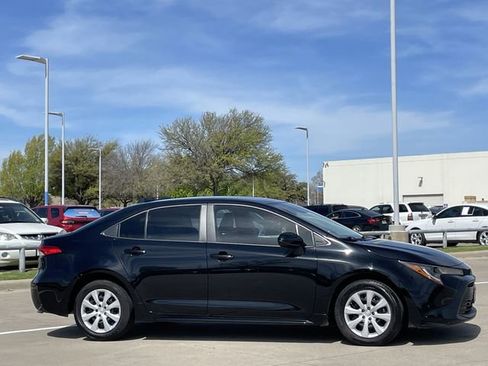 Used 2024 Toyota Corolla LE image 3