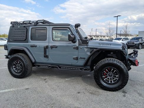 Used 2025 Jeep Wrangler Willys image 19