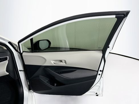 Used 2025 Toyota Corolla LE image 29