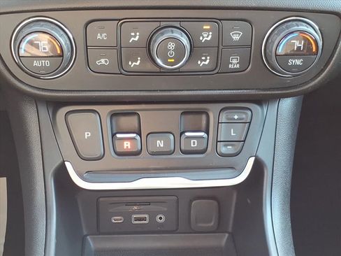 Used 2021 GMC Terrain SLE w/ Driver Convenience Package image 19