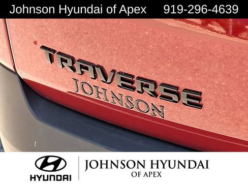 Used 2023 Chevrolet Traverse RS FWD image 28