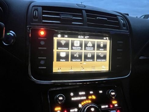 Used 2018 Lincoln Continental Premiere image 38