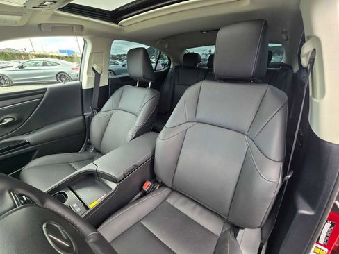Used 2025 Lexus ES 300h w/ Premium Package FWD image 21