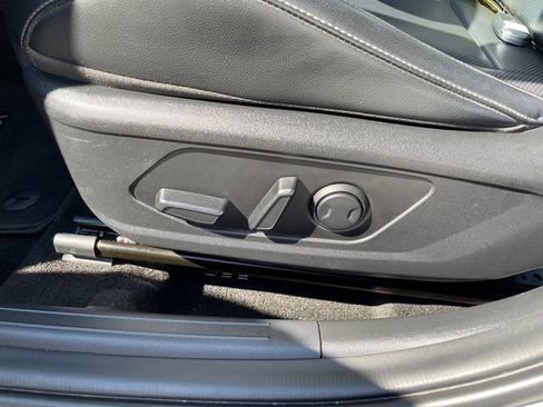 Used 2023 Hyundai Elantra Limited image 37