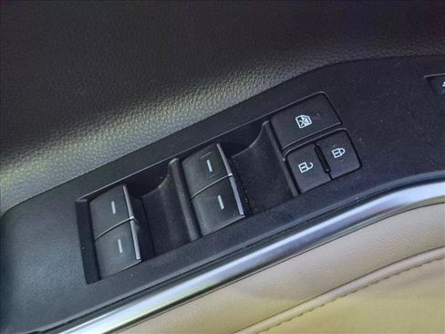 Used 2023 Toyota Highlander Platinum FWD image 11