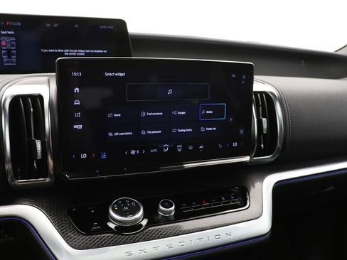 Used 2025 Ford Expedition Max Platinum w/ Stealth Performance Package image 21