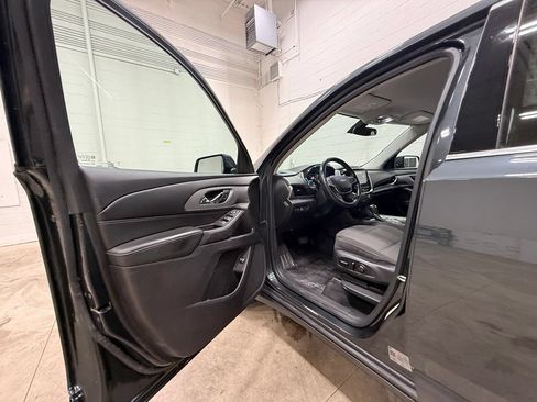 Used 2018 Chevrolet Traverse LT FWD image 31