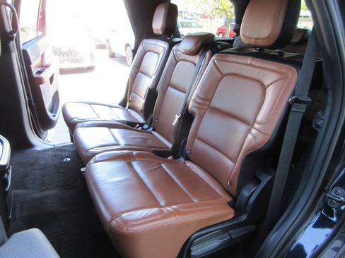 Used 2021 Lincoln Navigator Reserve w/ Cargo Convenience Package AWD/4WD image 24