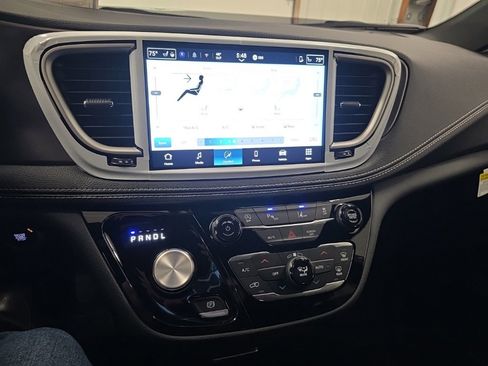 New 2026 Chrysler Pacifica Select image 18