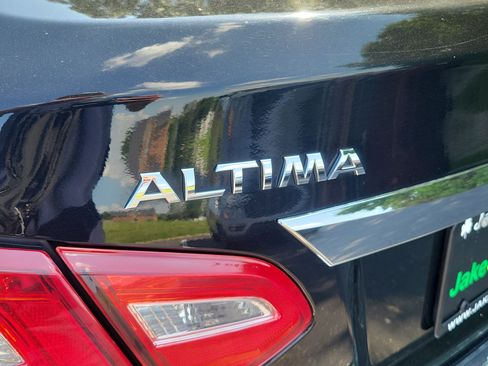 Used 2017 Nissan Altima 2.5 SL w/ Moonroof Package FWD image 7