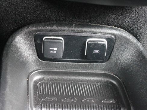 Used 2019 Chrysler Pacifica Limited w/ S Appearance Package image 18