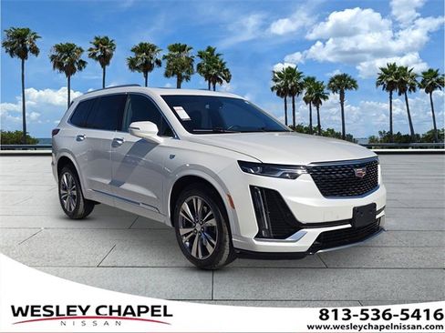 Used 2023 Cadillac XT6 Premium Luxury image 1