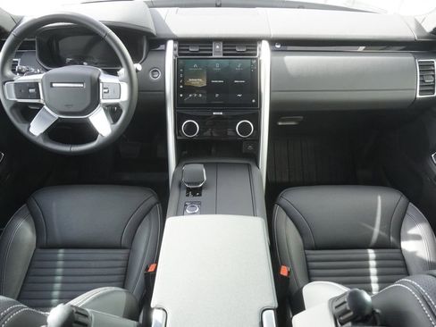 Used 2025 Land Rover Discovery S image 9