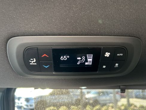 New 2026 Chrysler Pacifica Select w/ S Appearance Package image 36