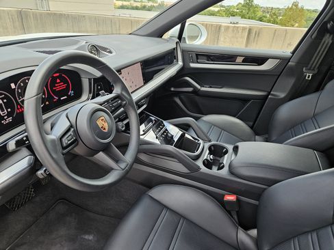 Certified 2026 Porsche Cayenne Coupe AWD/4WD image 4