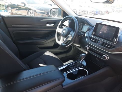 Used 2024 Nissan Altima 2.5 SV image 8