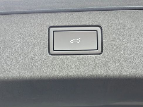 New 2025 Volkswagen Tiguan SE image 16