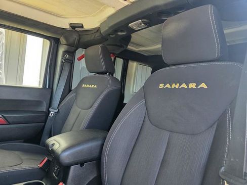 Used 2013 Jeep Wrangler Unlimited Sahara w/ Connectivity Group AWD/4WD image 9