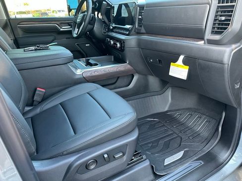 New 2026 GMC Sierra 2500 SLT w/ SLT Premium Package image 15