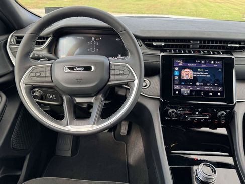New 2025 Jeep Grand Cherokee L Laredo AWD/4WD image 2