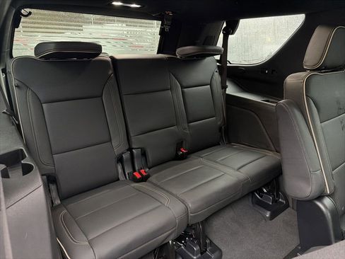 Used 2024 GMC Yukon SLT w/ SLT Luxury Package RWD image 27