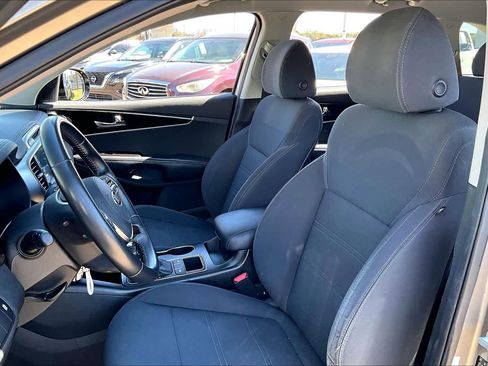 Used 2019 Kia Sorento FWD w/ LX Convenience Package image 9