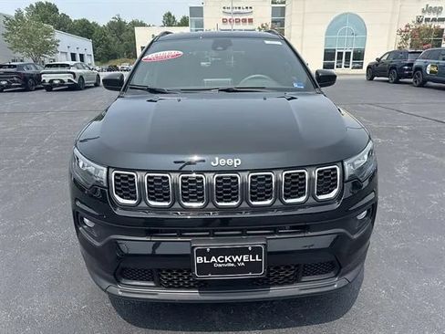 Used 2025 Jeep Compass Latitude AWD/4WD image 2