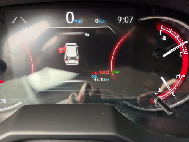 Used 2025 Toyota RAV4 XLE FWD image 19