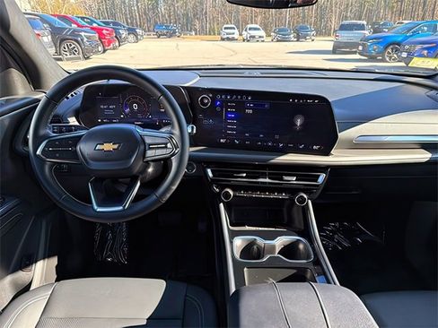 Certified 2025 Chevrolet Traverse LT image 24