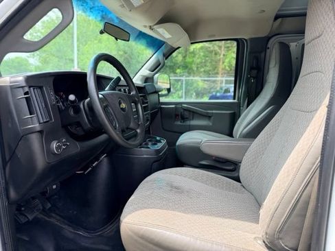 Used 2016 Chevrolet Express 2500 RWD image 6