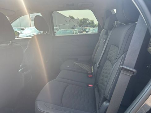 Used 2025 Nissan Pathfinder SV FWD image 18
