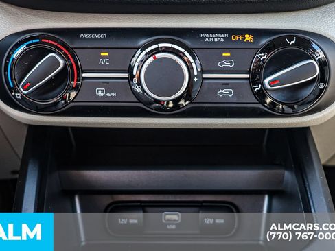 Used 2025 Kia Soul LX w/ LX Technology Package FWD image 39