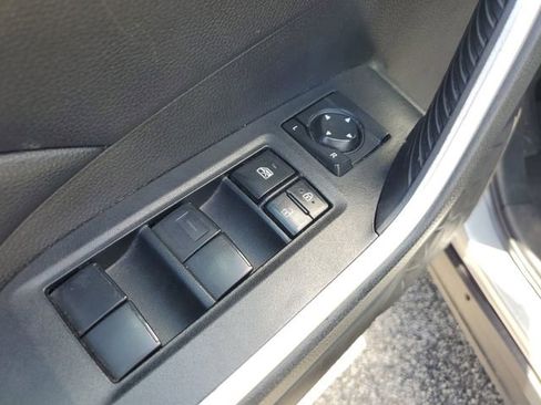 Used 2021 Toyota RAV4 LE FWD image 19