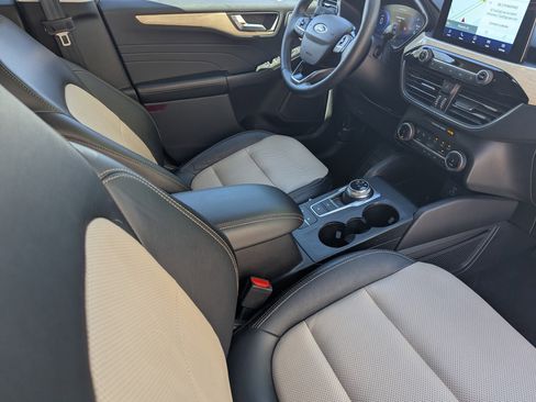 Used 2022 Ford Escape Titanium w/ Titanium Premium Package image 9