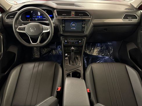 Used 2023 Volkswagen Tiguan SE w/ Panoramic Sunroof Package FWD image 12