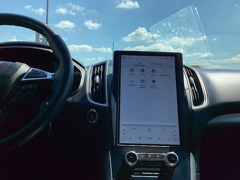 Used 2024 Ford Edge SEL image 18