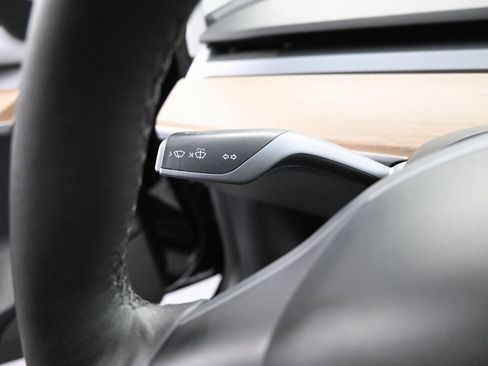 Used 2021 Tesla Model 3 Standard Range Plus image 19