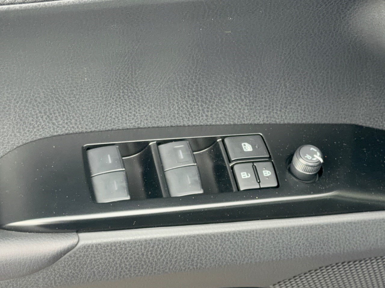 Used 2026 Toyota Camry SE FWD image 15