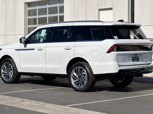 New 2025 Lincoln Navigator Reserve image 5