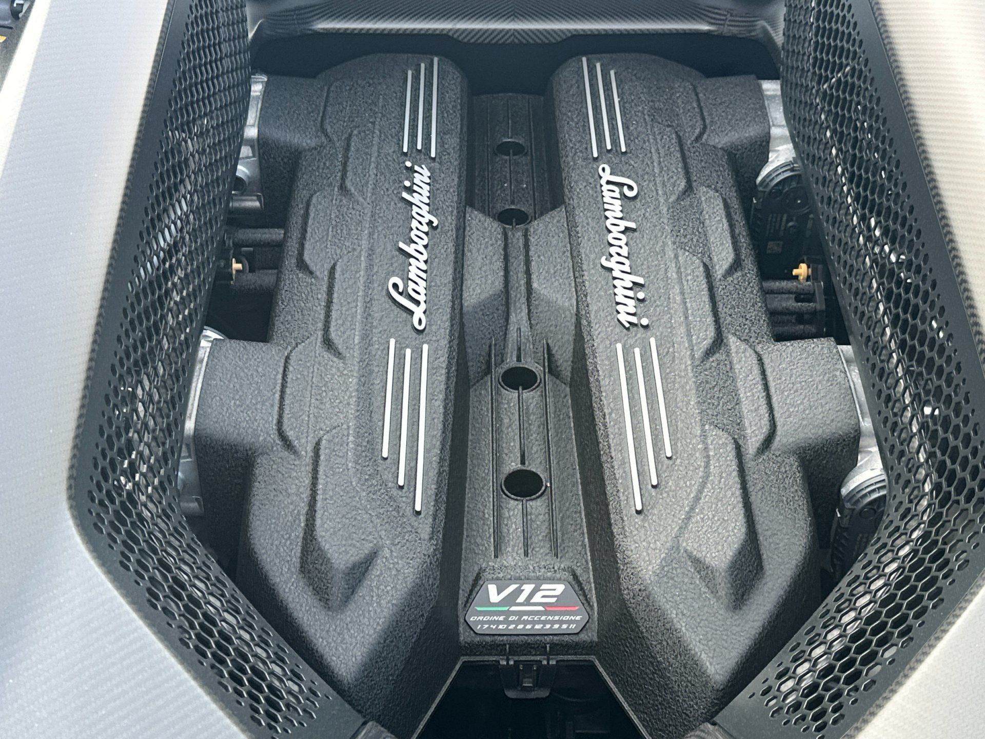 Used 2026 Lamborghini Revuelto AWD/4WD image 8