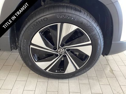 Used 2023 Volkswagen Taos SE w/ Panoramic Sunroof Package AWD/4WD image 25