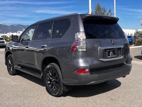 Used 2022 Lexus GX 460 Premium w/ Premium Package image 3
