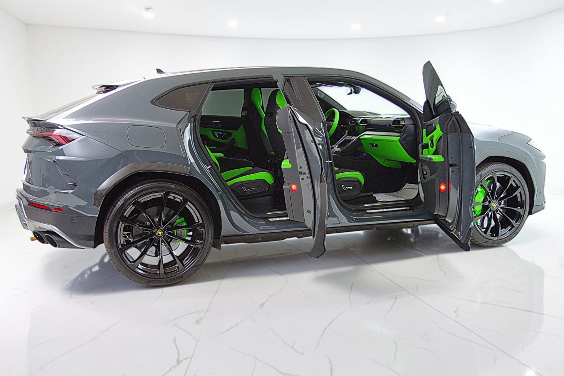 Used 2022 Lamborghini Urus AWD/4WD image 14