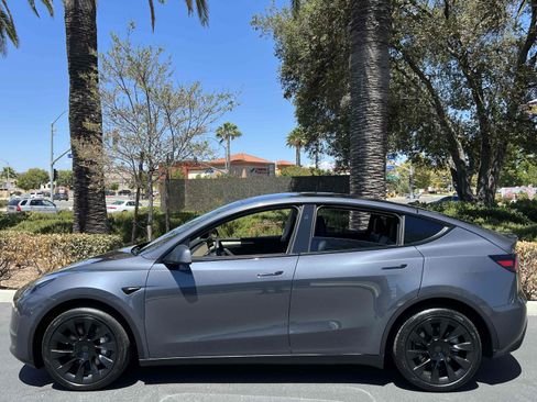 Used 2023 Tesla Model Y Long Range AWD/4WD image 16