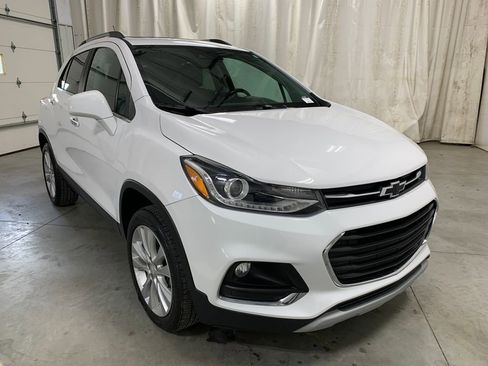 Used 2020 Chevrolet Trax Premier image 2