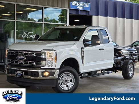 New 2025 Ford F350 XL w/ XL Chrome Package image 1