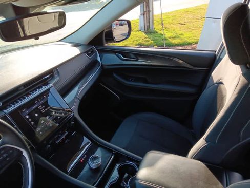 Used 2021 Jeep Grand Cherokee L Laredo w/ Luxury Tech Group I image 17