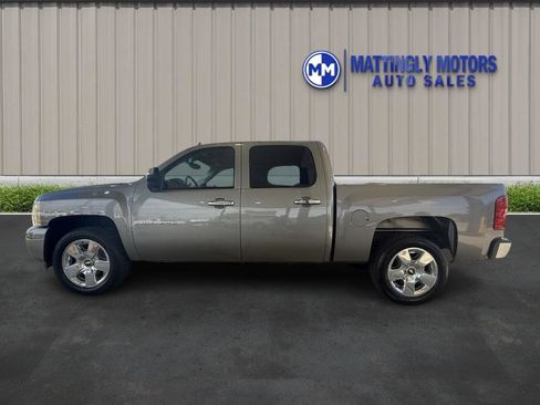 Used 2009 Chevrolet Silverado 1500 LT w/ Regional Value Package image 6