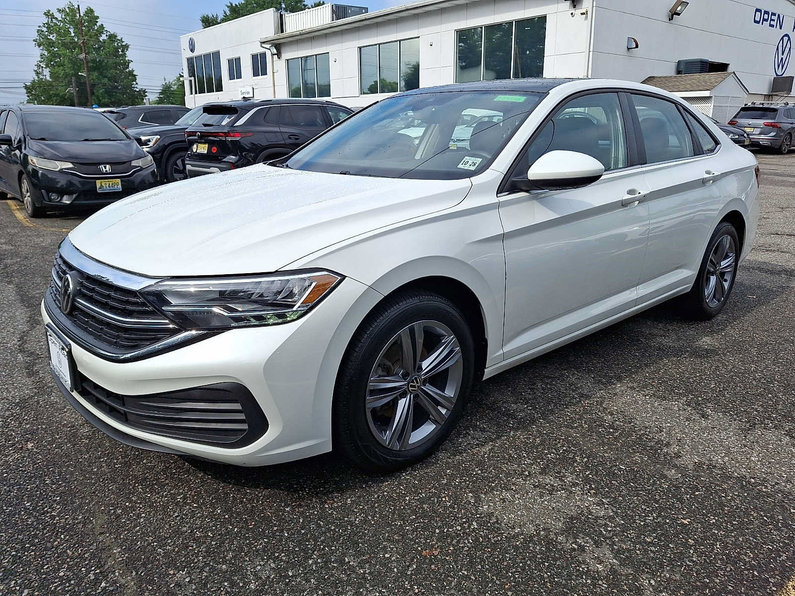 Certified 2023 Volkswagen Jetta SE FWD image 3